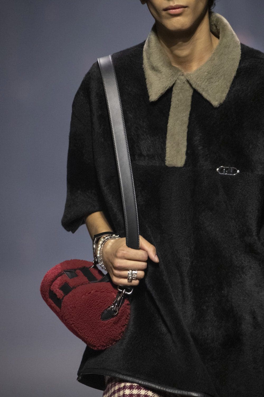 Fendi Herbst Winter 2022-2023 Nahaufnahme von RUNWAY MAGAZIN