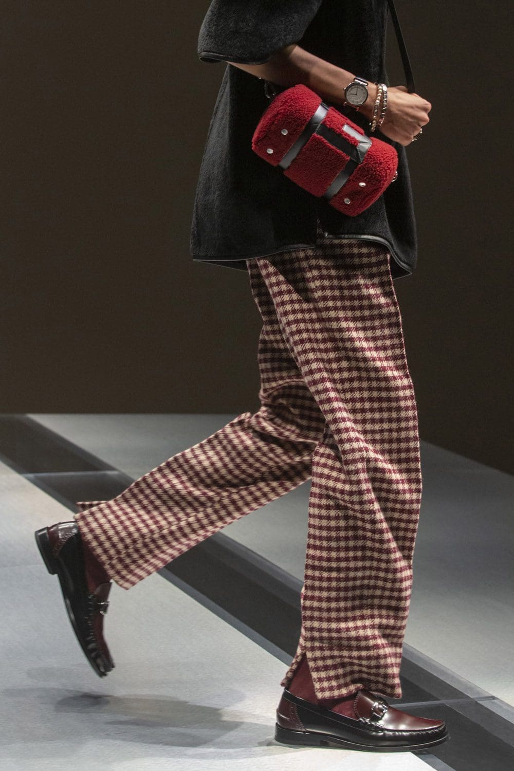 Fendi Herbst Winter 2022-2023 Nahaufnahme von RUNWAY MAGAZIN