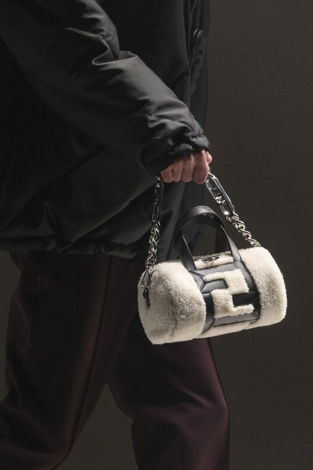Fendi Herbst Winter 2022-2023 Nahaufnahme von RUNWAY MAGAZIN