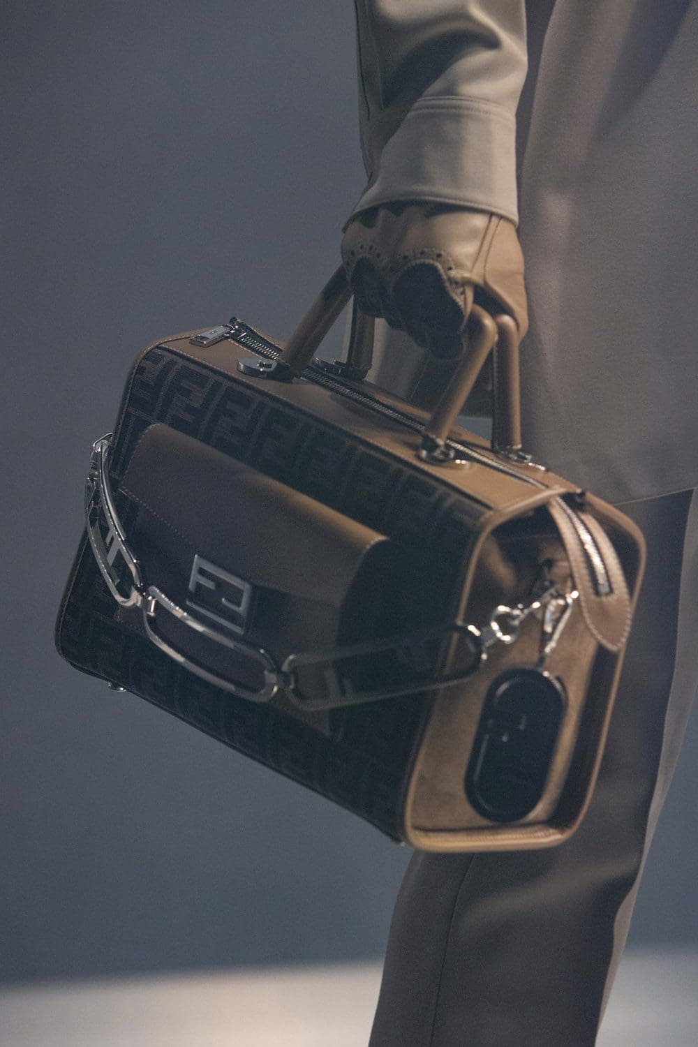 Fendi Herbst Winter 2022-2023 Nahaufnahme von RUNWAY MAGAZIN