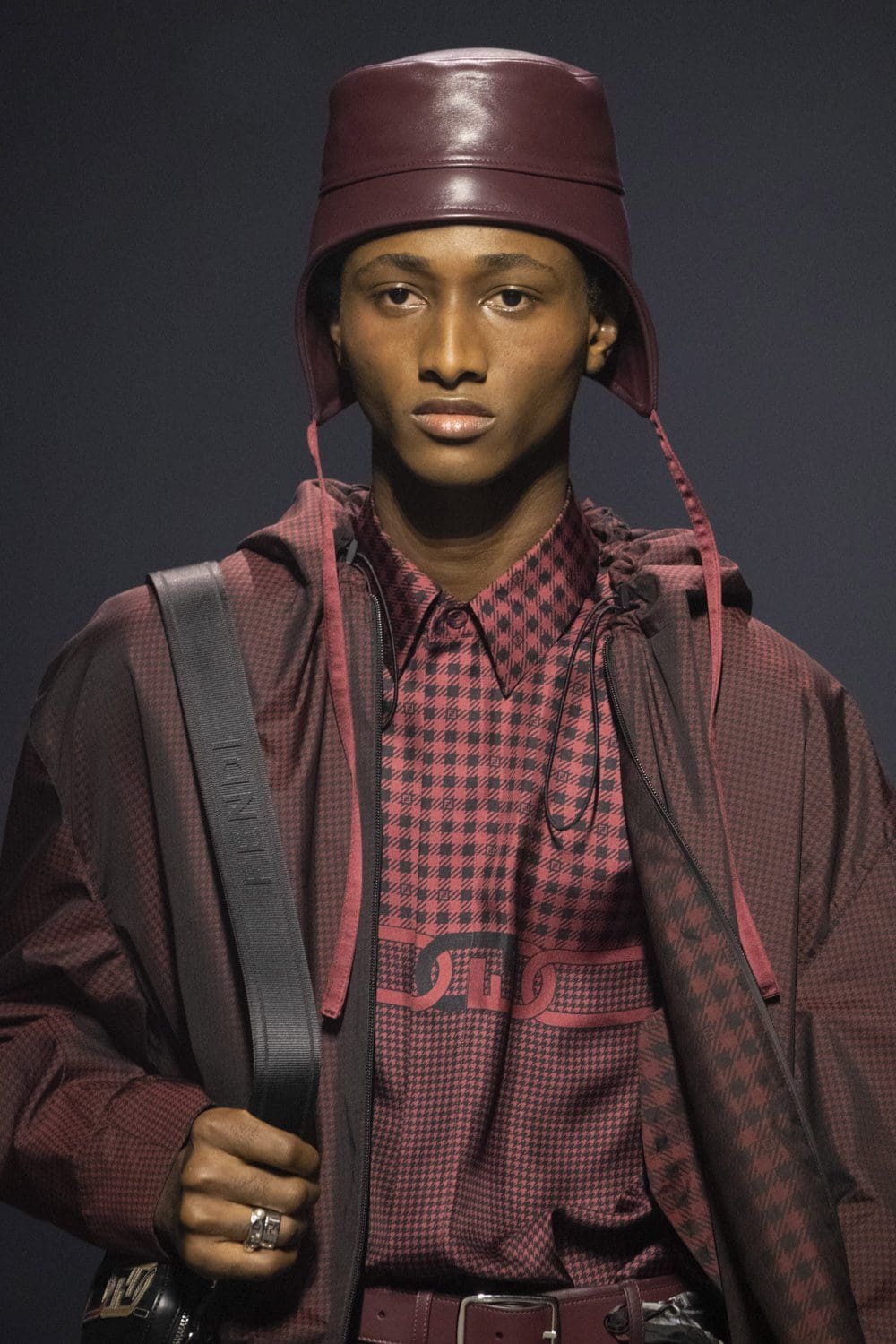 Fendi Herbst Winter 2022-2023 Nahaufnahme von RUNWAY MAGAZIN