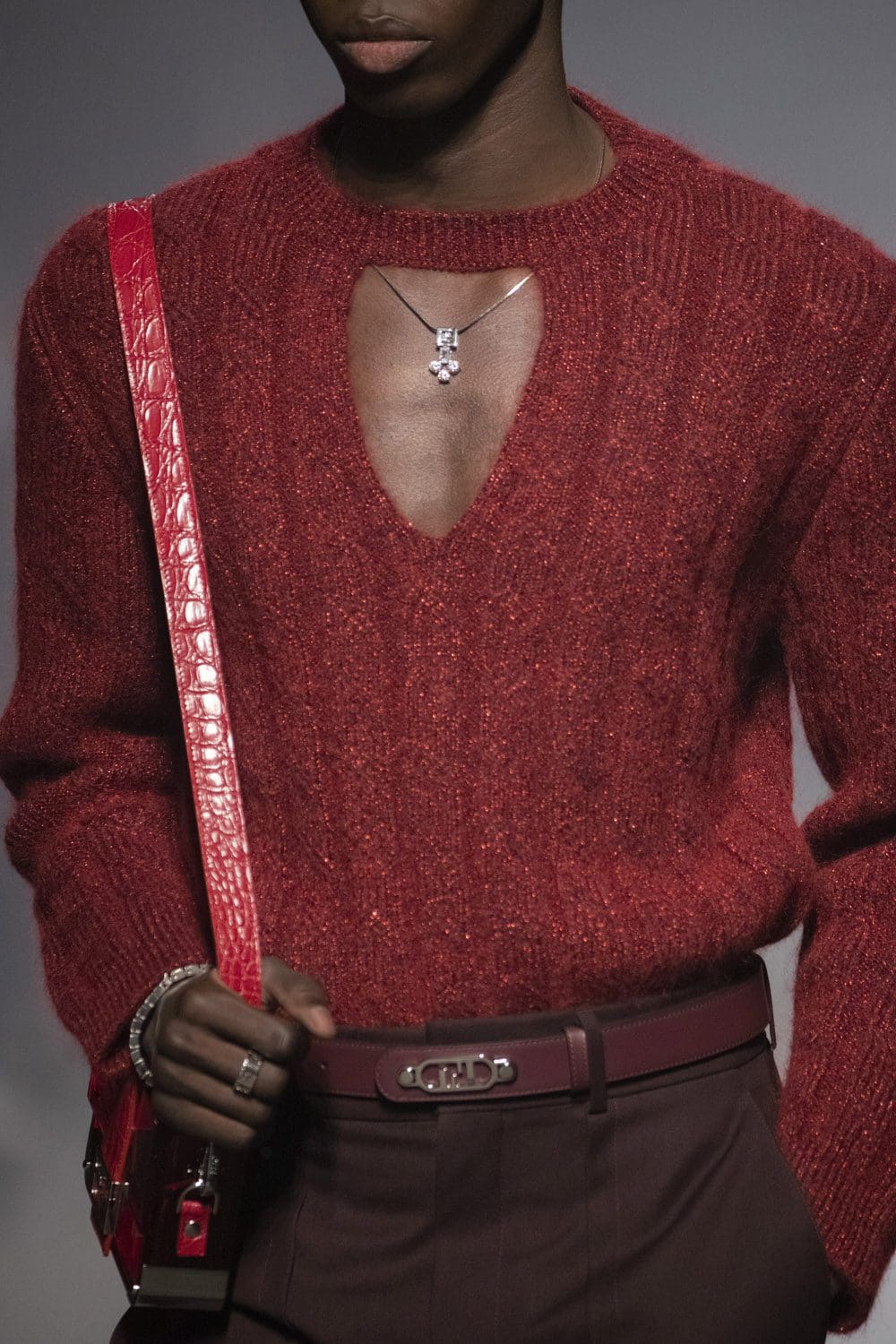 Fendi Herbst Winter 2022-2023 Nahaufnahme von RUNWAY MAGAZIN