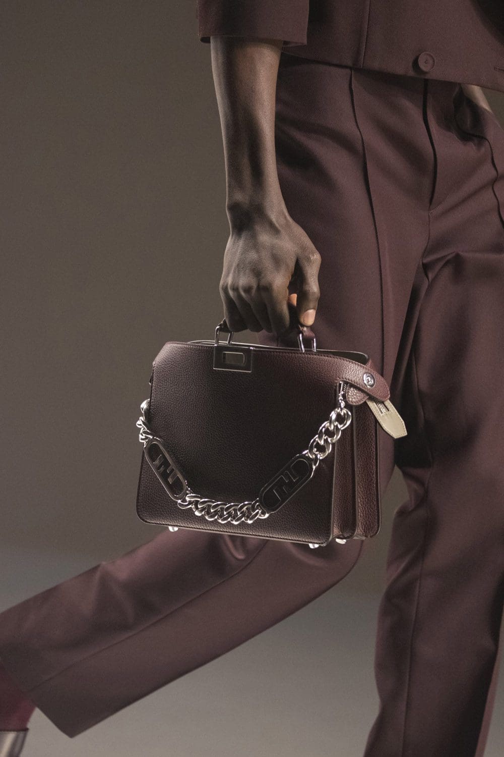 Fendi Herbst Winter 2022-2023 Nahaufnahme von RUNWAY MAGAZIN