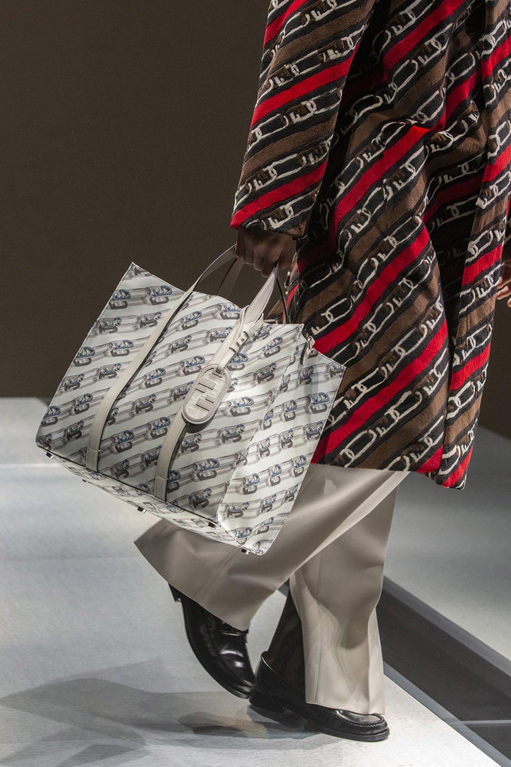 Fendi Herbst Winter 2022-2023 Nahaufnahme von RUNWAY MAGAZIN