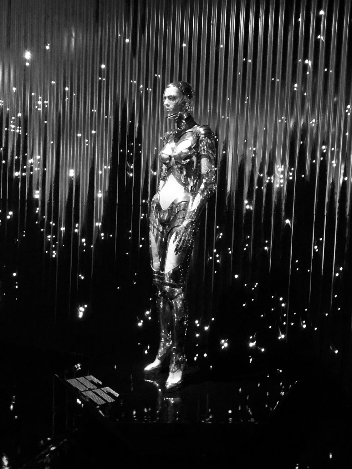 Thierry Mugler Couturissime – expo à Paris par RUNWAY MAGAZINE
