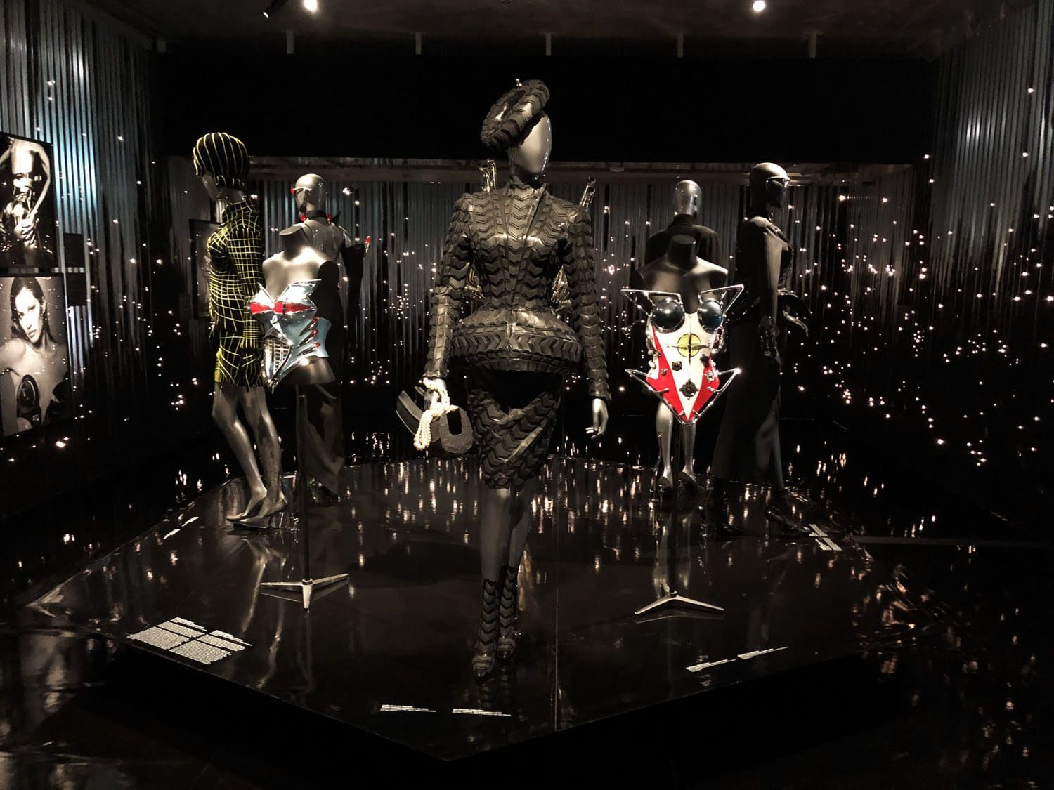 Thierry Mugler Couturissime – expo à Paris par RUNWAY MAGAZINE