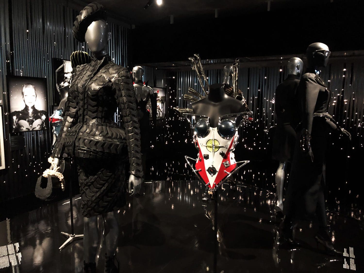 Thierry Mugler Couturissime – expo à Paris par RUNWAY MAGAZINE