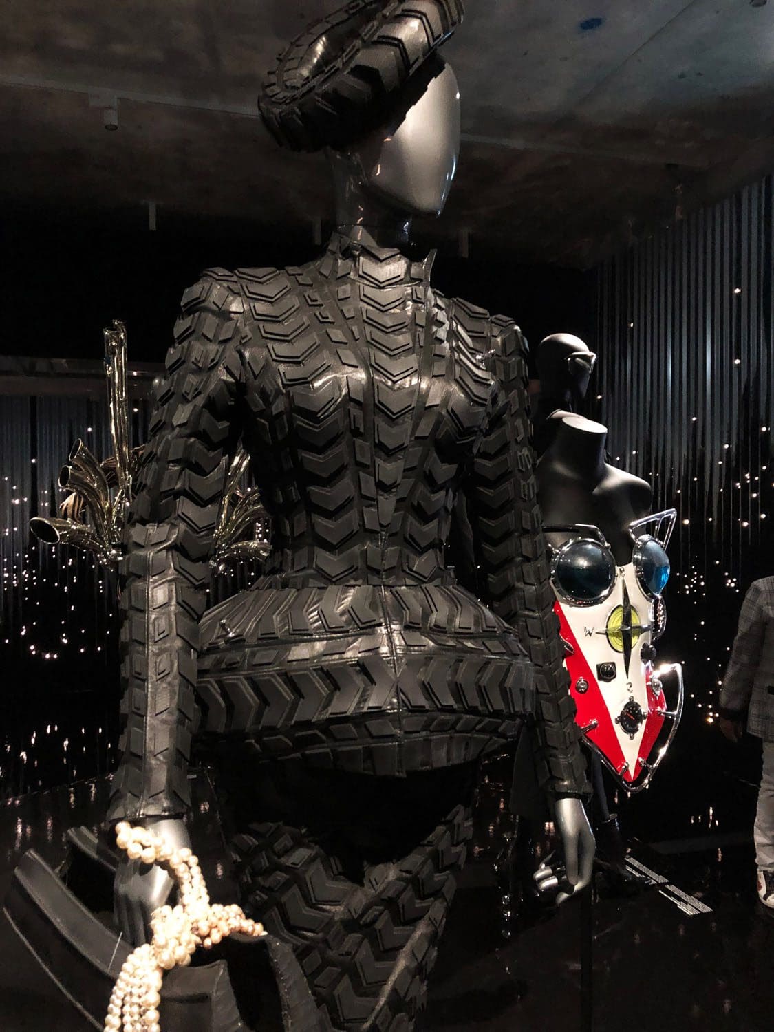 Thierry Mugler Couturissime – expo à Paris par RUNWAY MAGAZINE