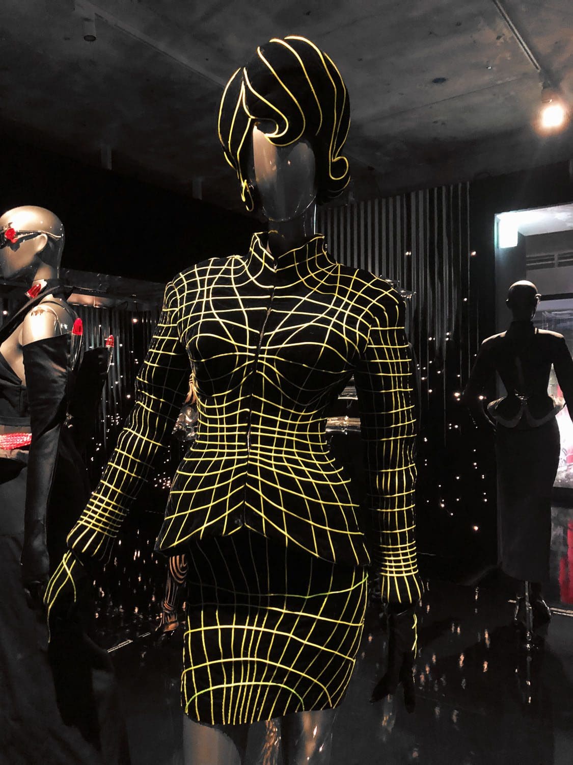 Thierry Mugler Couturissime – expo à Paris par RUNWAY MAGAZINE
