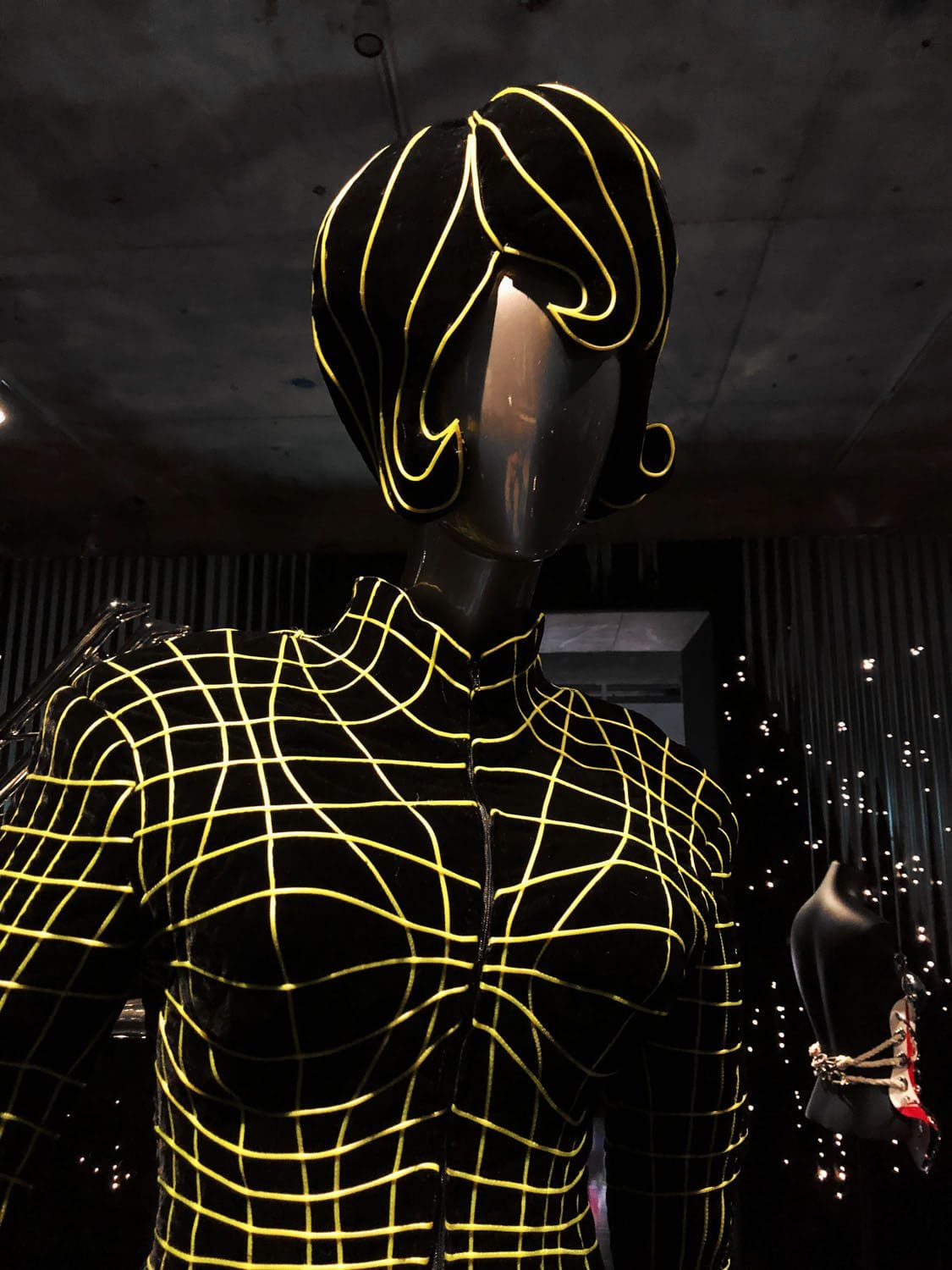 Thierry Mugler Couturissime – expo à Paris par RUNWAY MAGAZINE