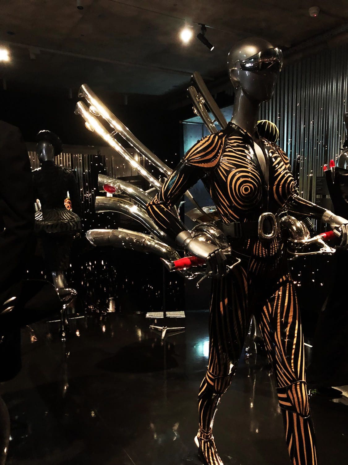 Thierry Mugler Couturissime – expo à Paris par RUNWAY MAGAZINE