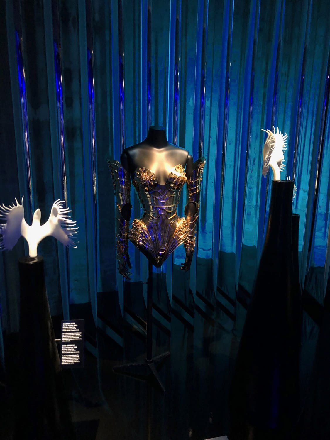 Thierry Mugler Couturissime – expo à Paris par RUNWAY MAGAZINE