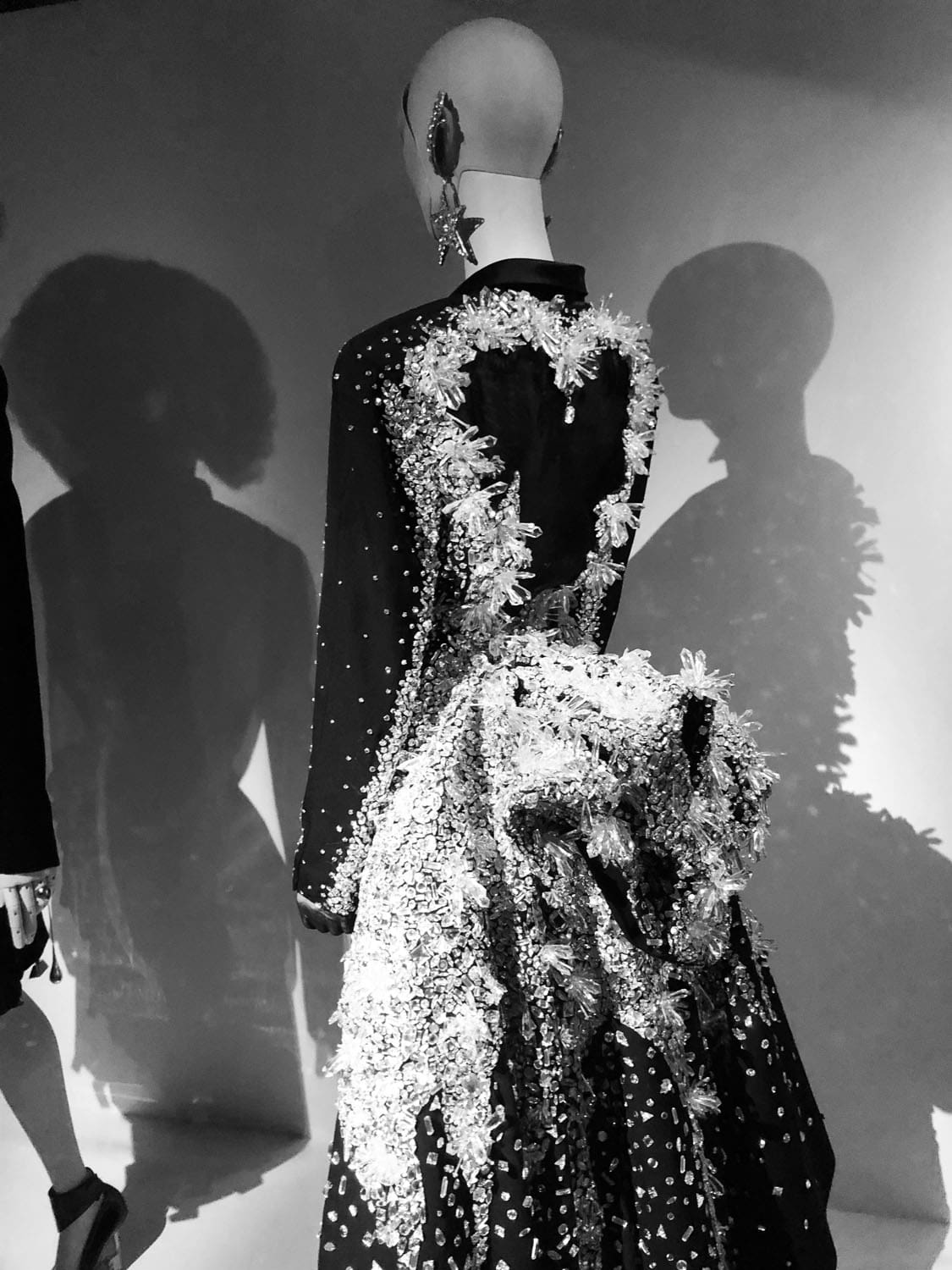Thierry Mugler Couturissime – expo à Paris par RUNWAY MAGAZINE