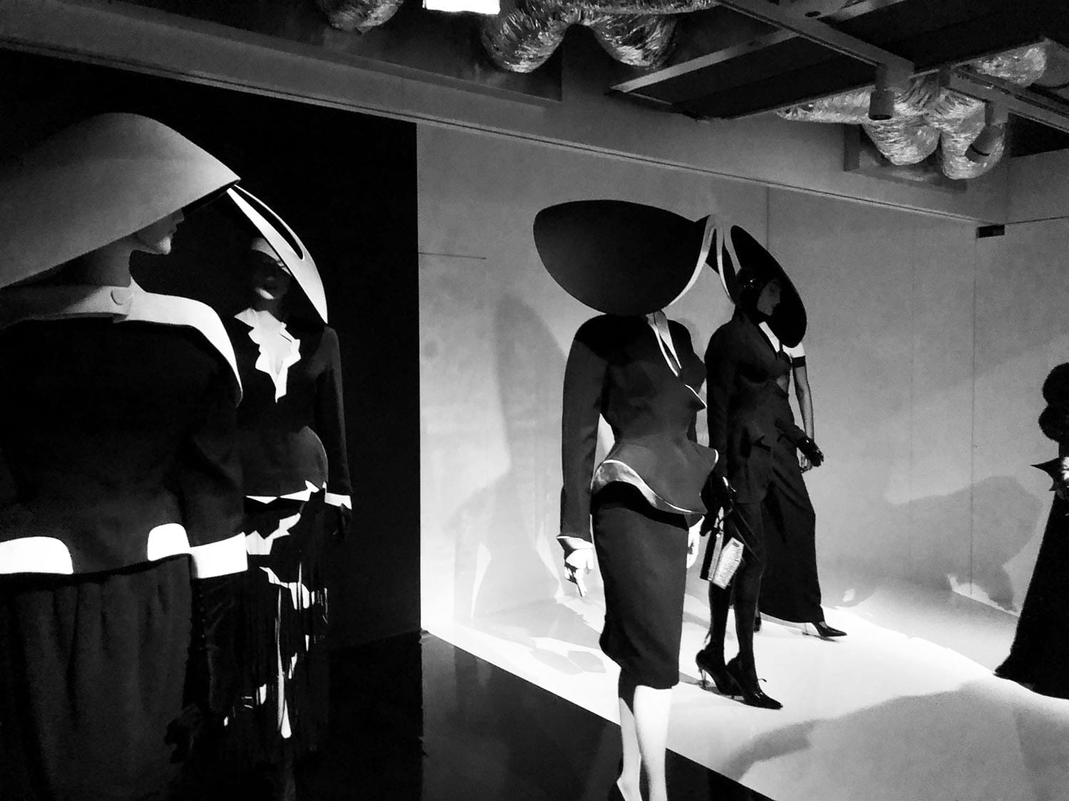 Thierry Mugler Couturissime – expo à Paris par RUNWAY MAGAZINE
