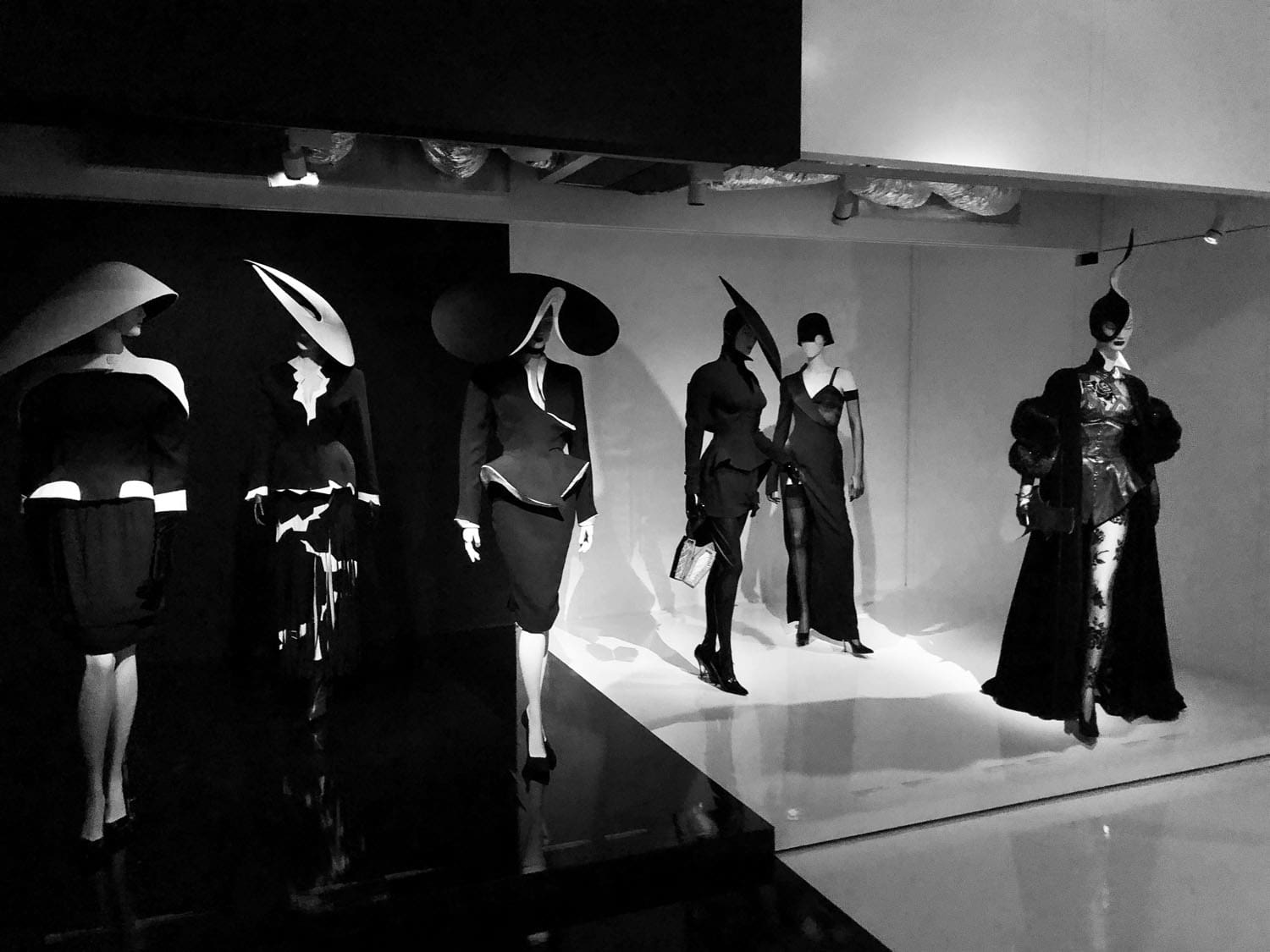 Thierry Mugler Couturissime – expo à Paris par RUNWAY MAGAZINE