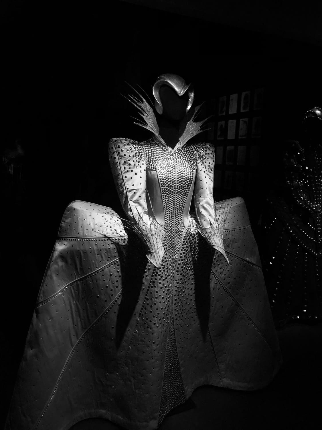 Thierry Mugler Couturissime – expo à Paris par RUNWAY MAGAZINE