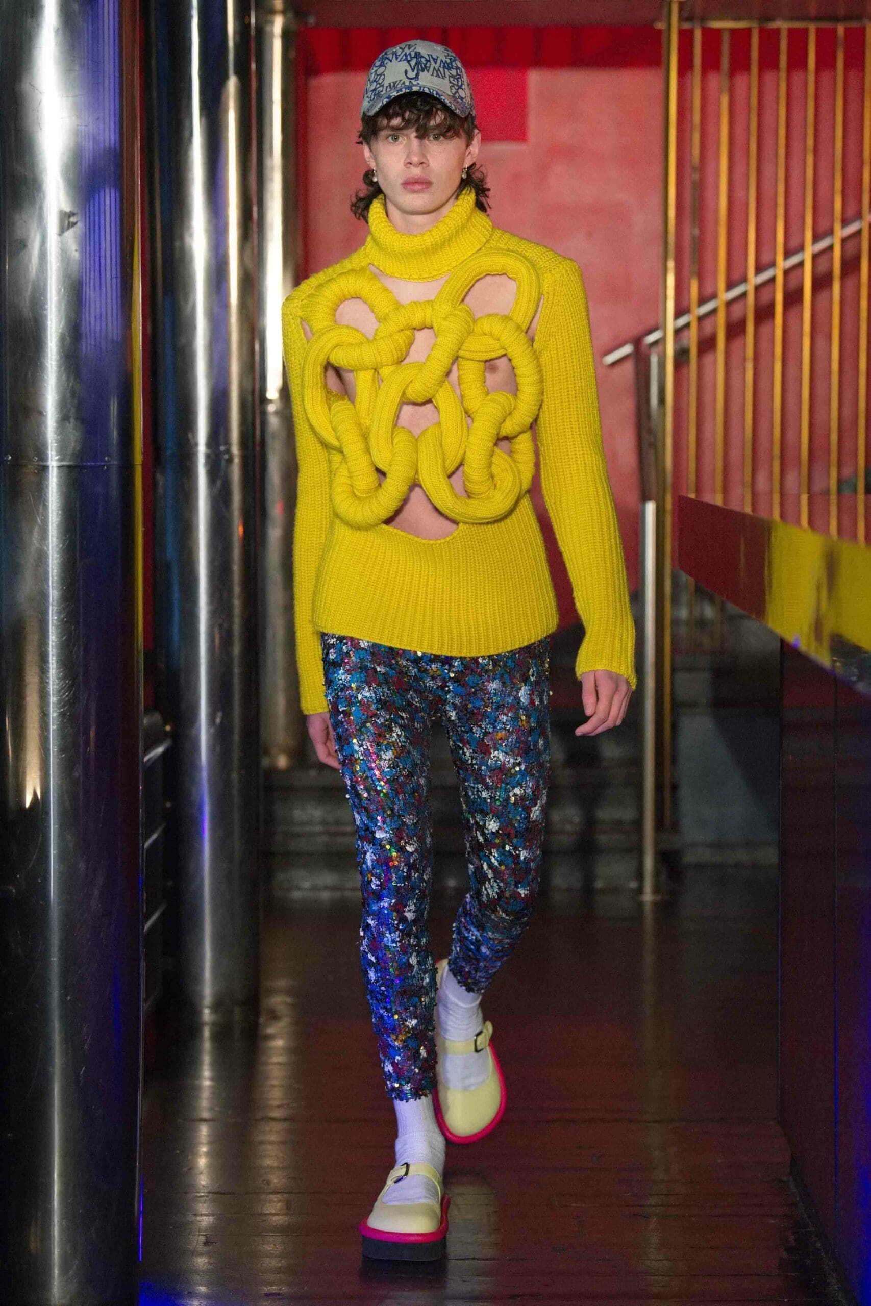 JW Anderson Fall Winter 2022-2023 by RUNWAY MAGAZINE