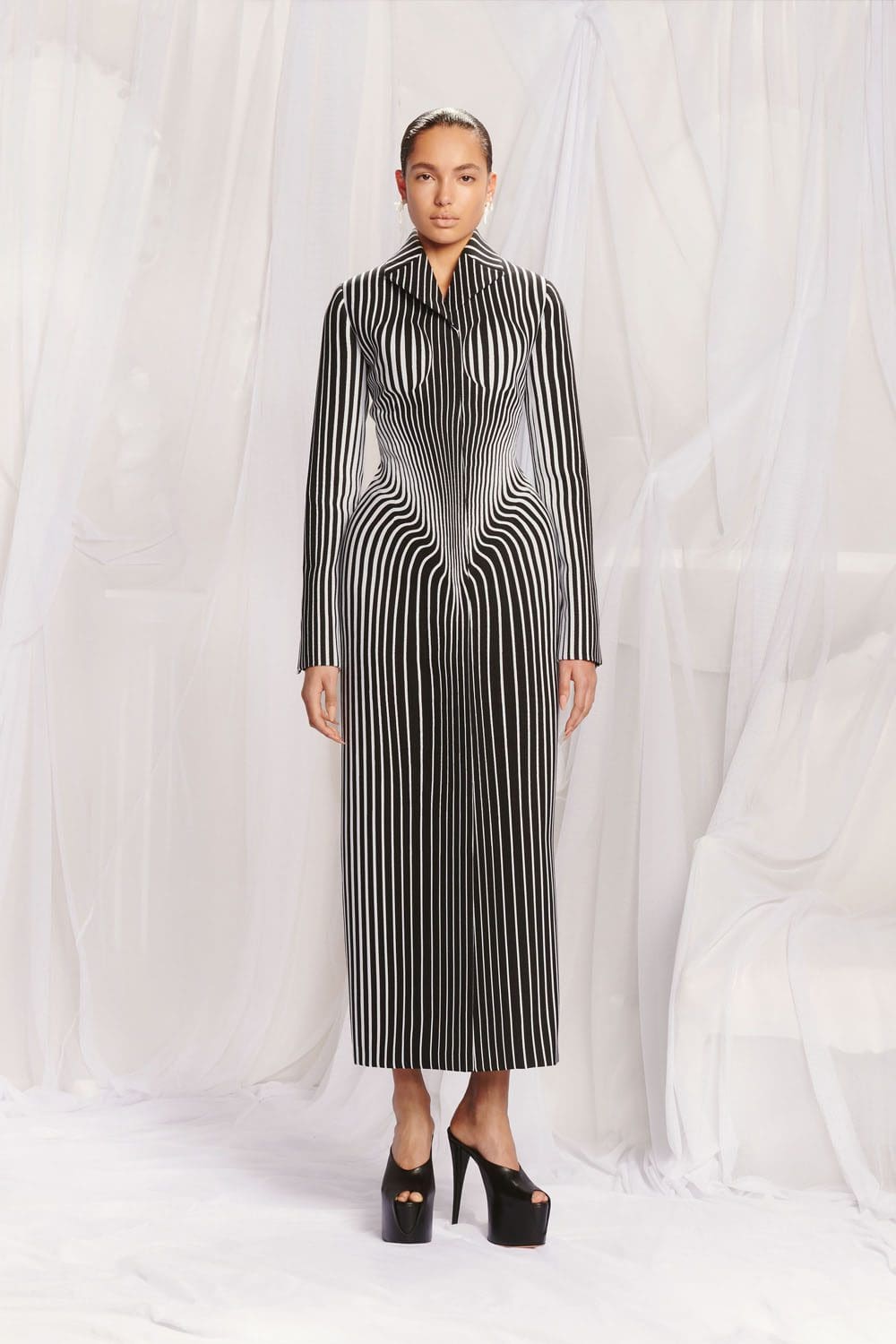 Jean Paul Gaultier Couture Printemps Été 2022 par RUNWAY MAGAZINE
