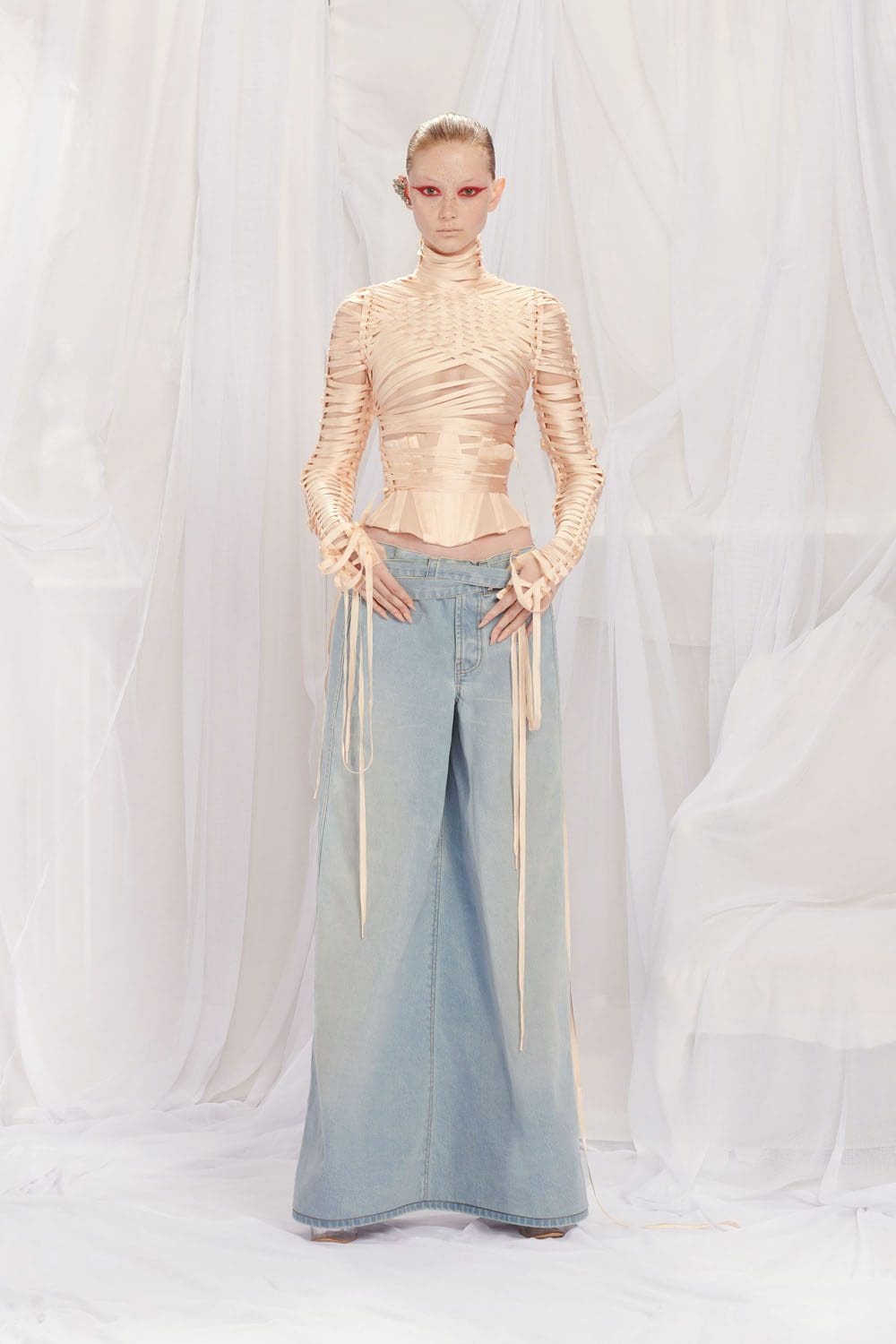 Jean Paul Gaultier Couture Printemps Été 2022 par RUNWAY MAGAZINE