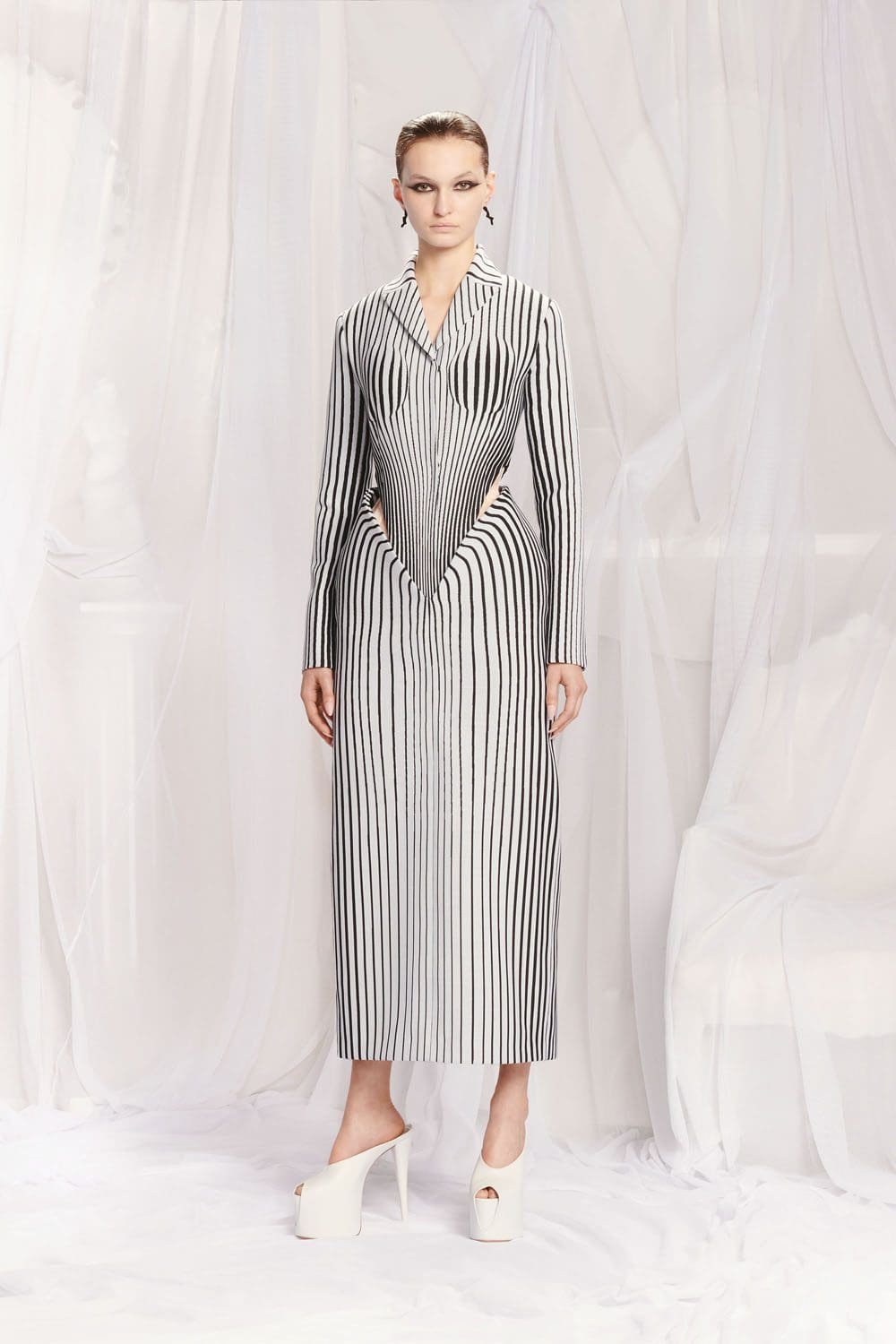 Jean Paul Gaultier Couture Printemps Été 2022 par RUNWAY MAGAZINE