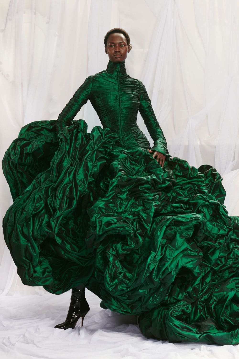 Jean Paul Gaultier Couture Printemps Été 2022 par RUNWAY MAGAZINE