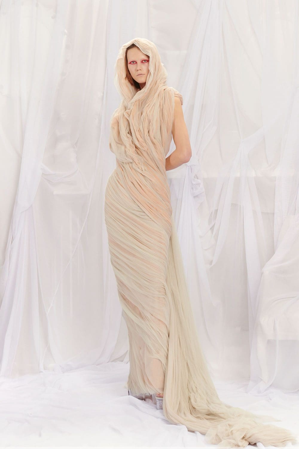 Jean Paul Gaultier Couture Printemps Été 2022 par RUNWAY MAGAZINE