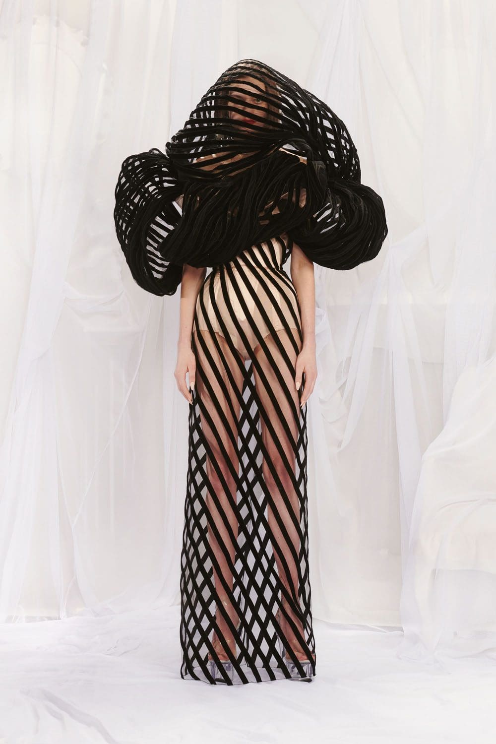 Jean Paul Gaultier Couture Printemps Été 2022 par RUNWAY MAGAZINE