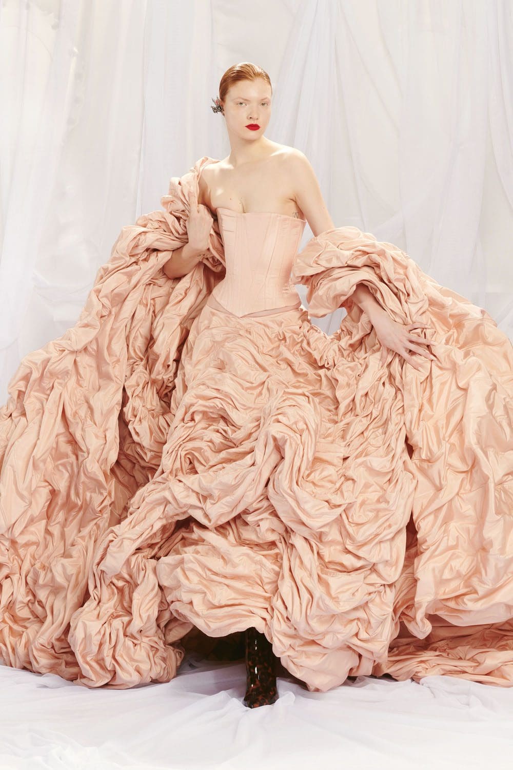 Jean Paul Gaultier Couture Printemps Été 2022 par RUNWAY MAGAZINE