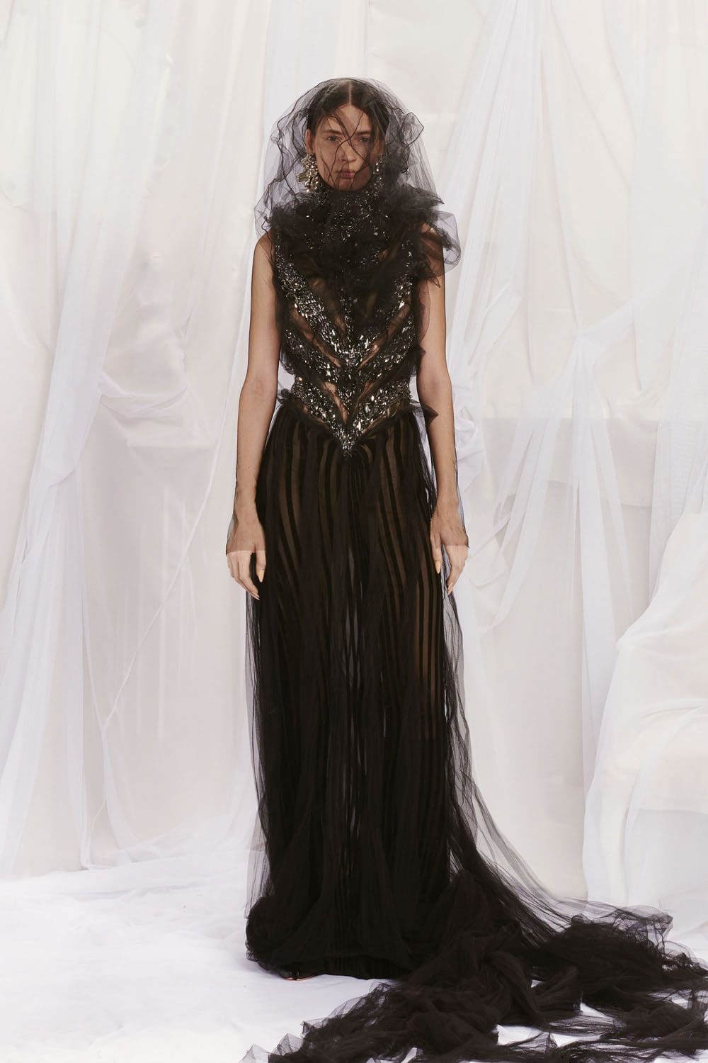 Jean Paul Gaultier Couture Printemps Été 2022 par RUNWAY MAGAZINE