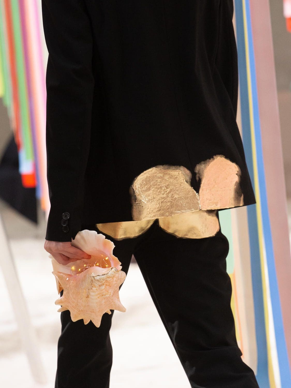 Loewe outono inverno 2022-2023 Close por RUNWAY MAGAZINE