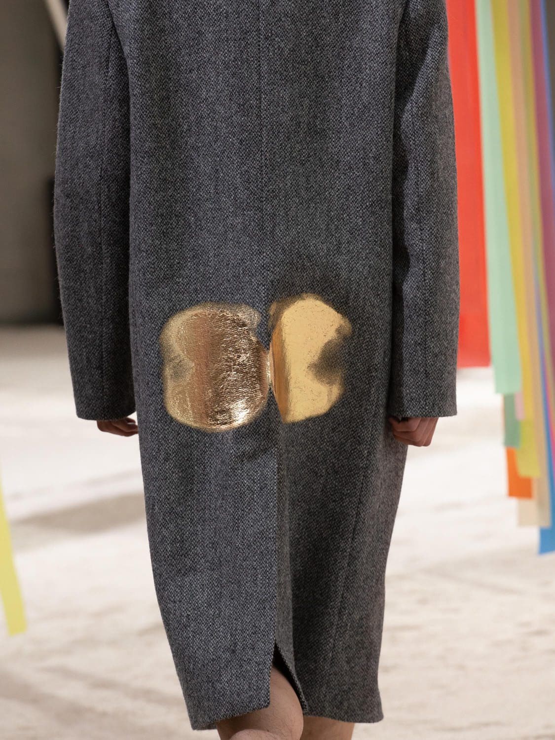 Loewe outono inverno 2022-2023 Close por RUNWAY MAGAZINE