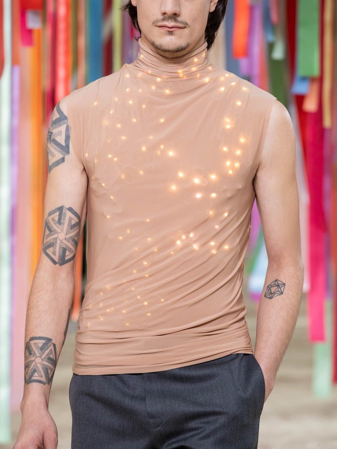 Loewe outono inverno 2022-2023 Close por RUNWAY MAGAZINE