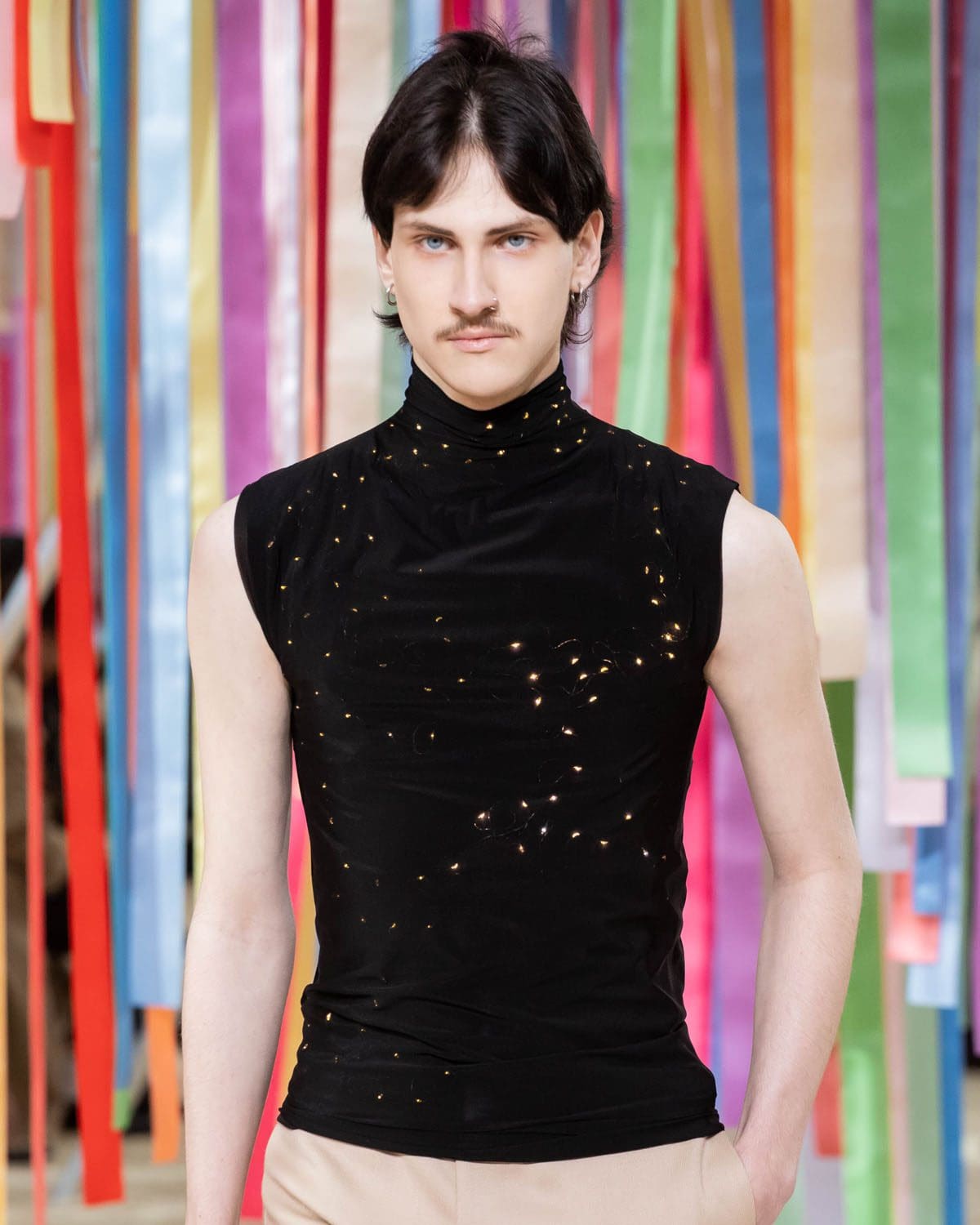 Loewe outono inverno 2022-2023 Close por RUNWAY MAGAZINE