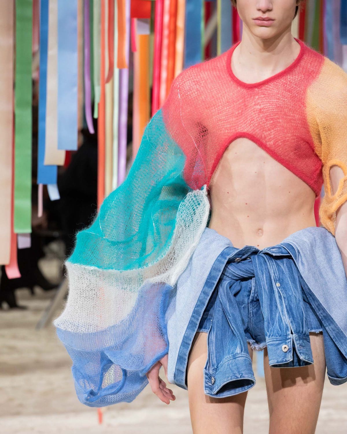 Loewe outono inverno 2022-2023 Close por RUNWAY MAGAZINE