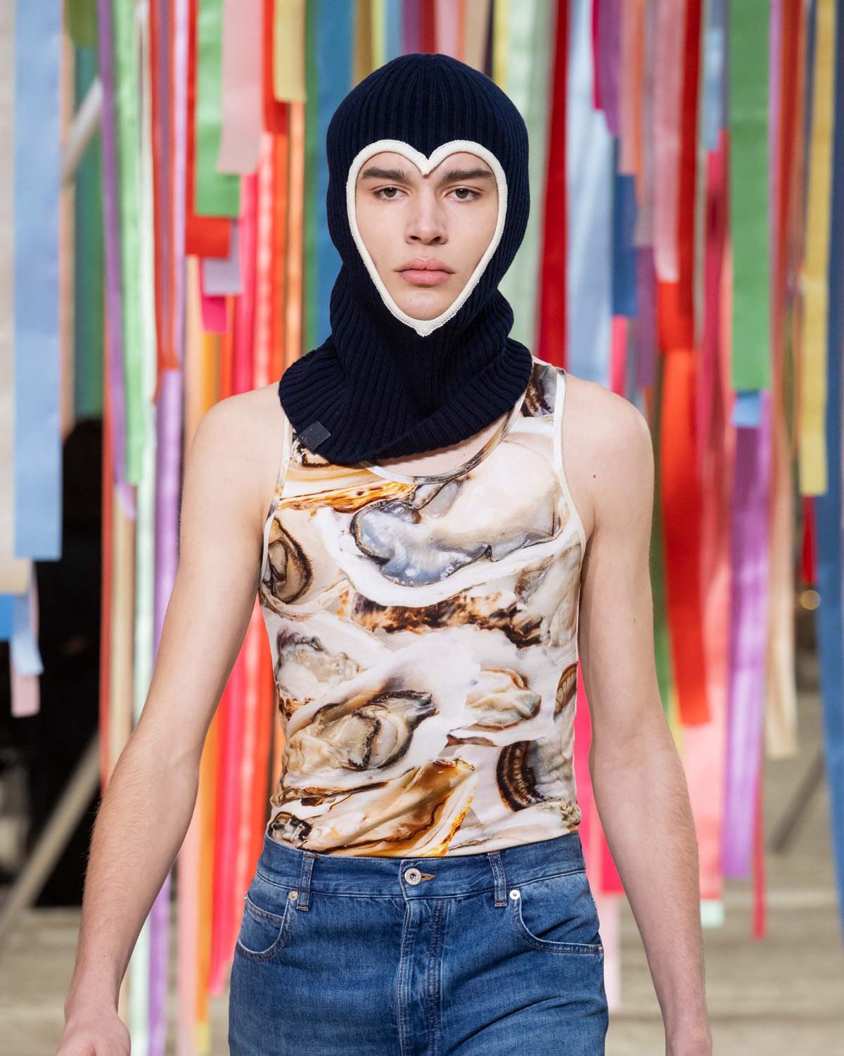 Loewe outono inverno 2022-2023 Close por RUNWAY MAGAZINE