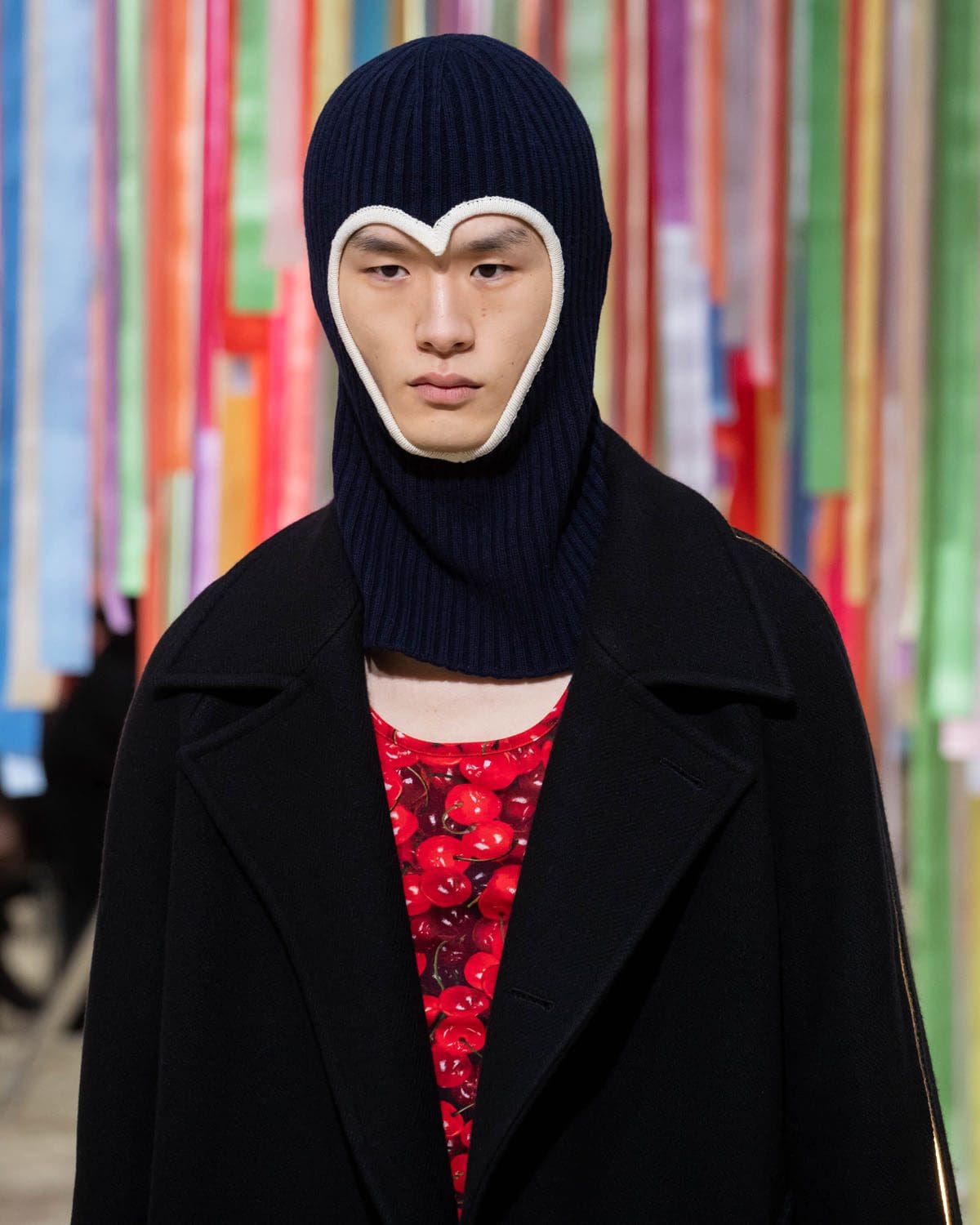 Loewe outono inverno 2022-2023 Close por RUNWAY MAGAZINE