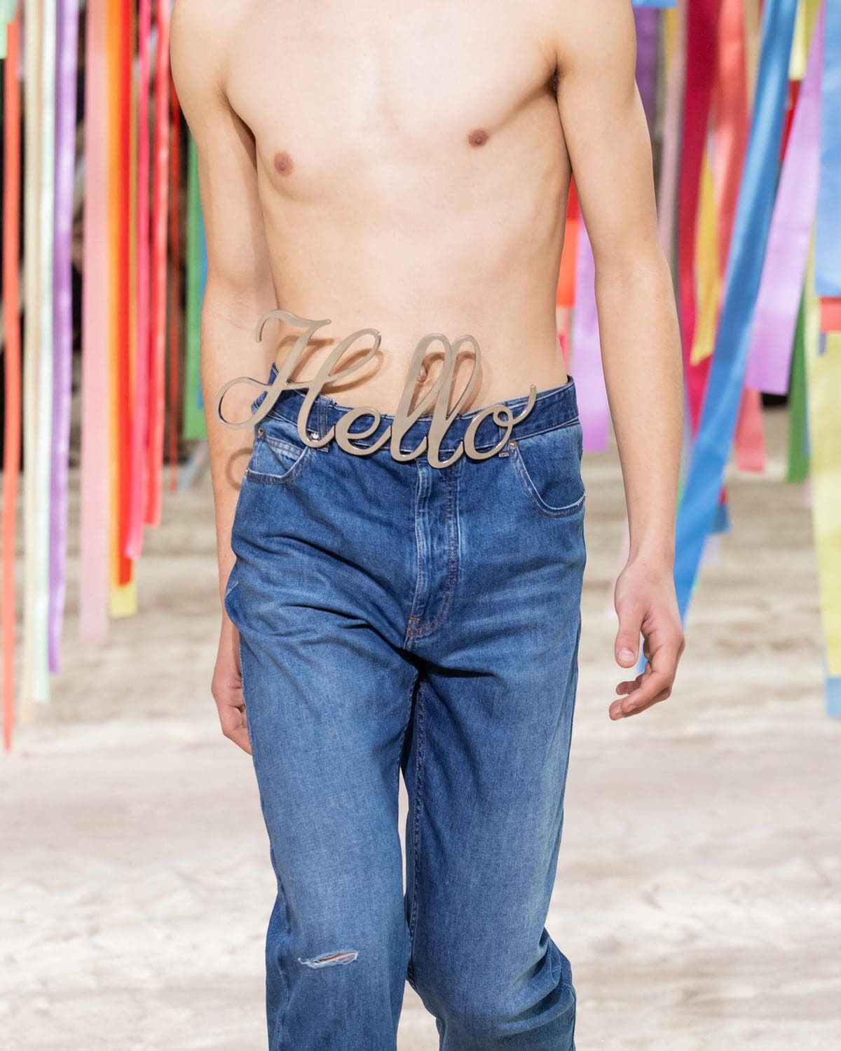 Loewe outono inverno 2022-2023 Close por RUNWAY MAGAZINE