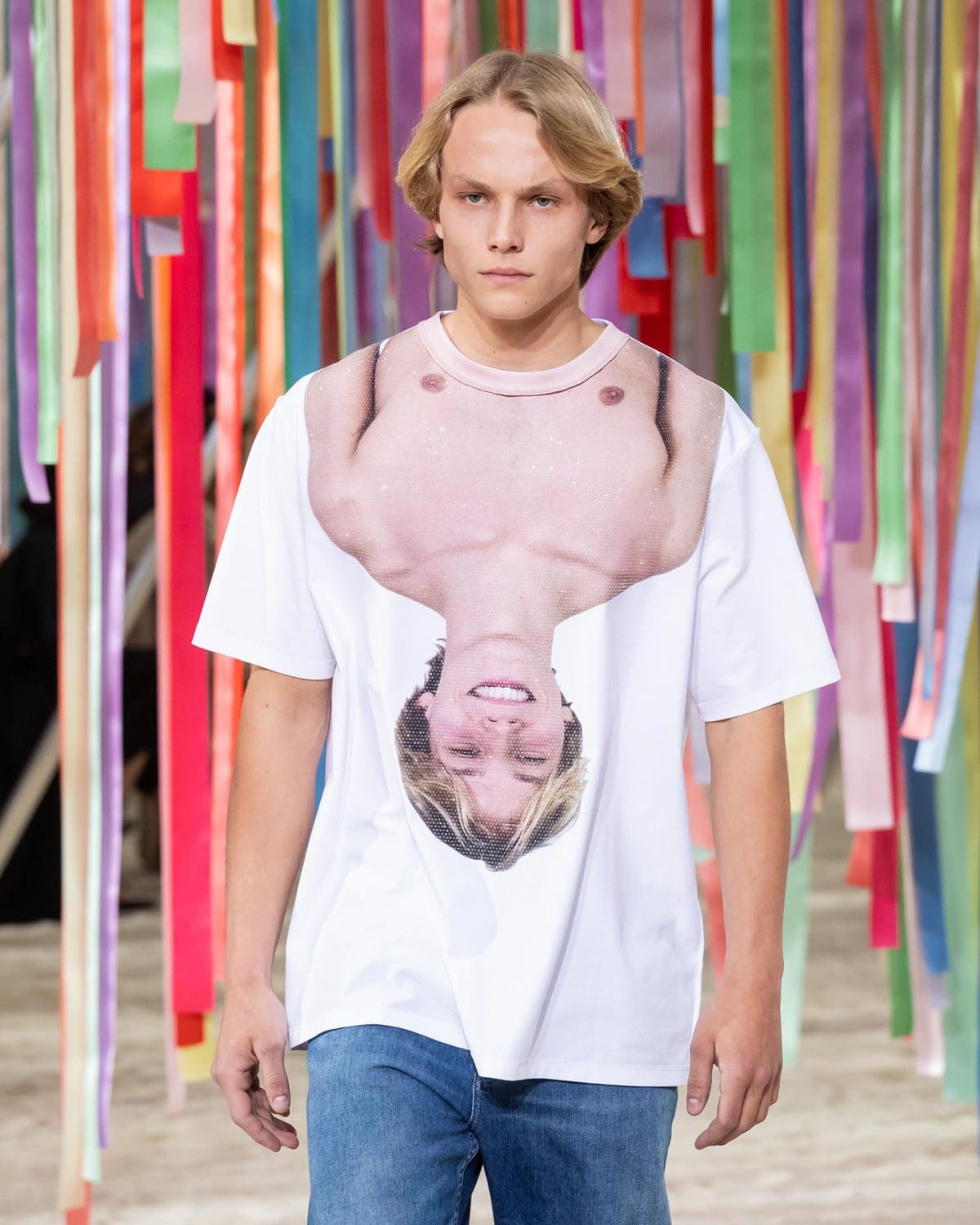 Loewe outono inverno 2022-2023 Close por RUNWAY MAGAZINE