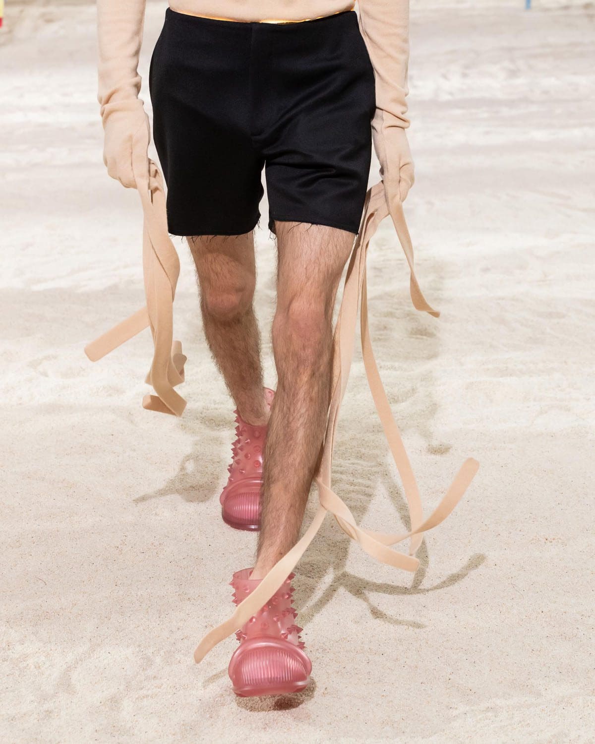 Loewe outono inverno 2022-2023 Close por RUNWAY MAGAZINE