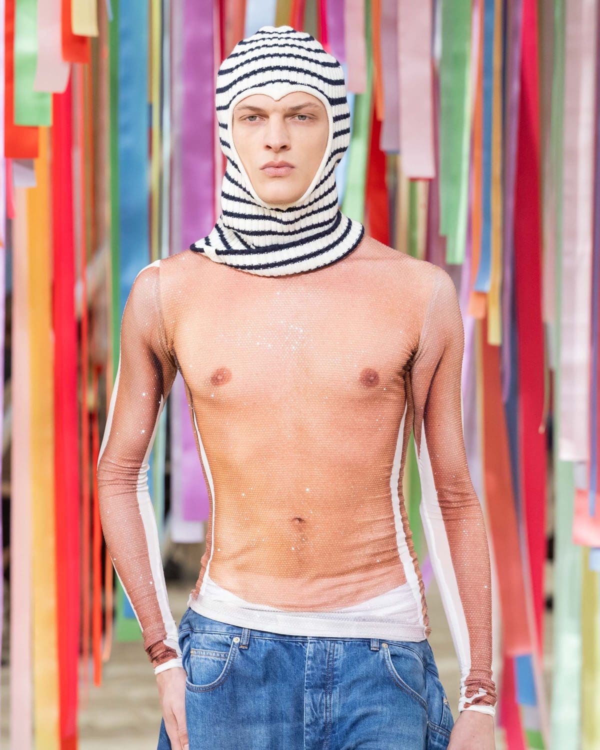 Loewe outono inverno 2022-2023 Close por RUNWAY MAGAZINE