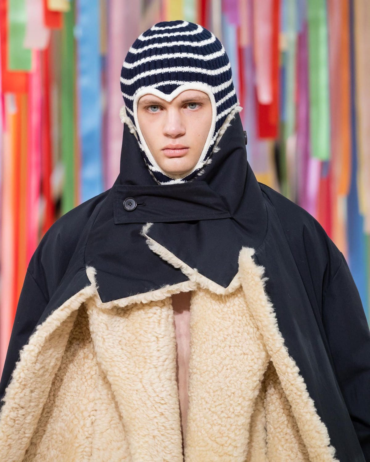 Loewe outono inverno 2022-2023 Close por RUNWAY MAGAZINE