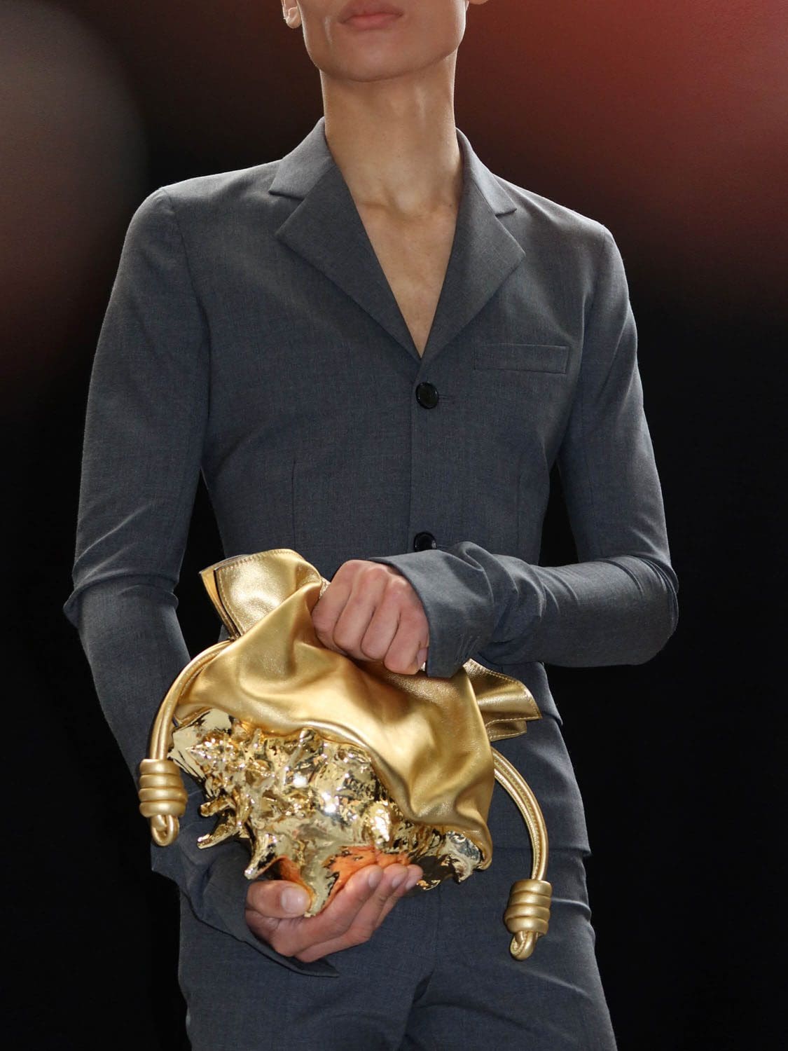 Loewe outono inverno 2022-2023 Close por RUNWAY MAGAZINE