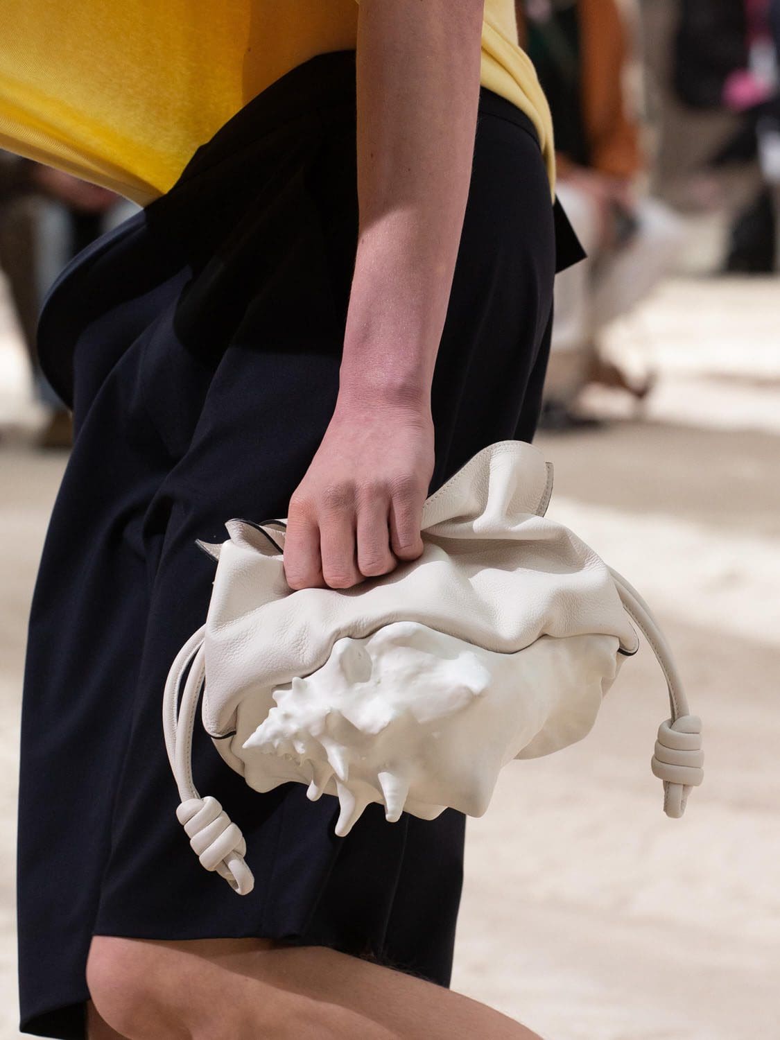 Loewe outono inverno 2022-2023 Close por RUNWAY MAGAZINE