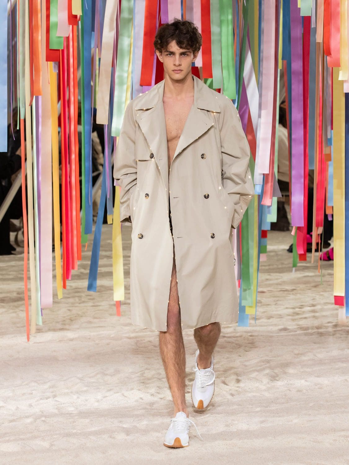 Loewe outono inverno 2022-2023 by RUNWAY MAGAZINE