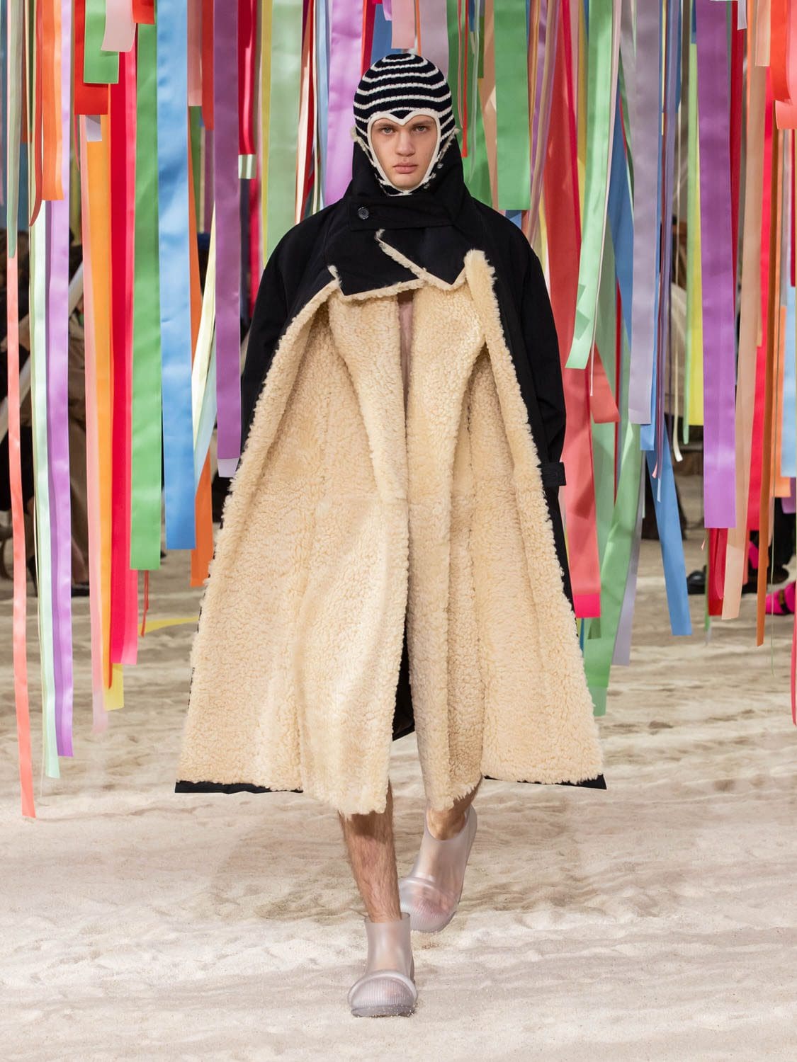 Loewe outono inverno 2022-2023 by RUNWAY MAGAZINE