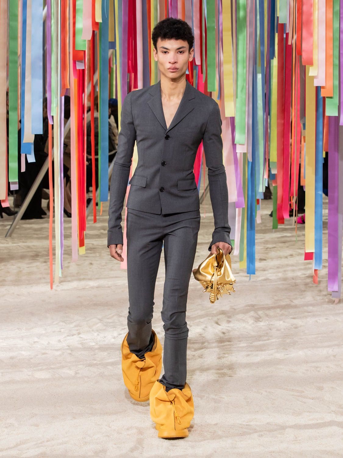 Loewe outono inverno 2022-2023 by RUNWAY MAGAZINE