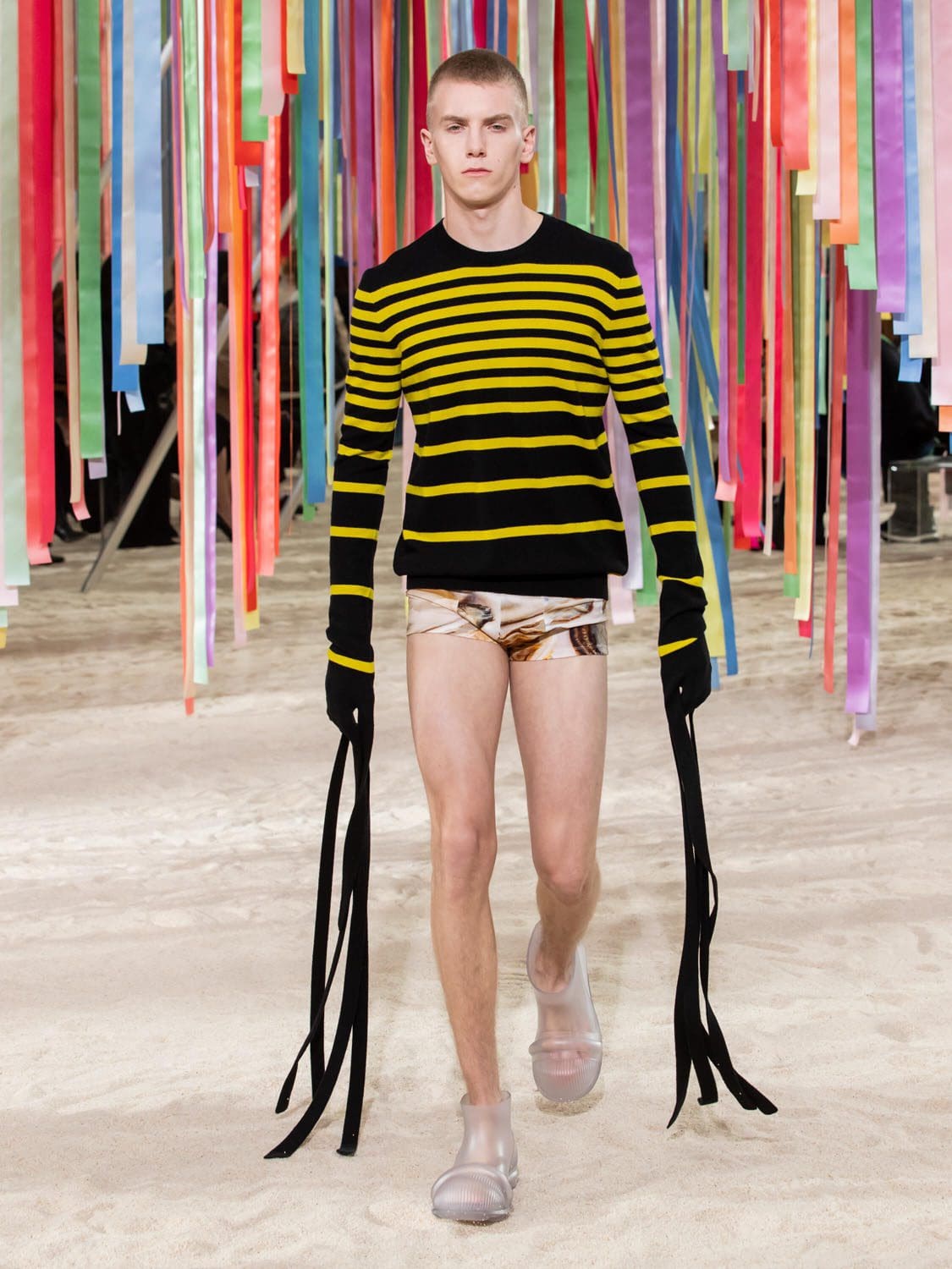 Loewe outono inverno 2022-2023 by RUNWAY MAGAZINE