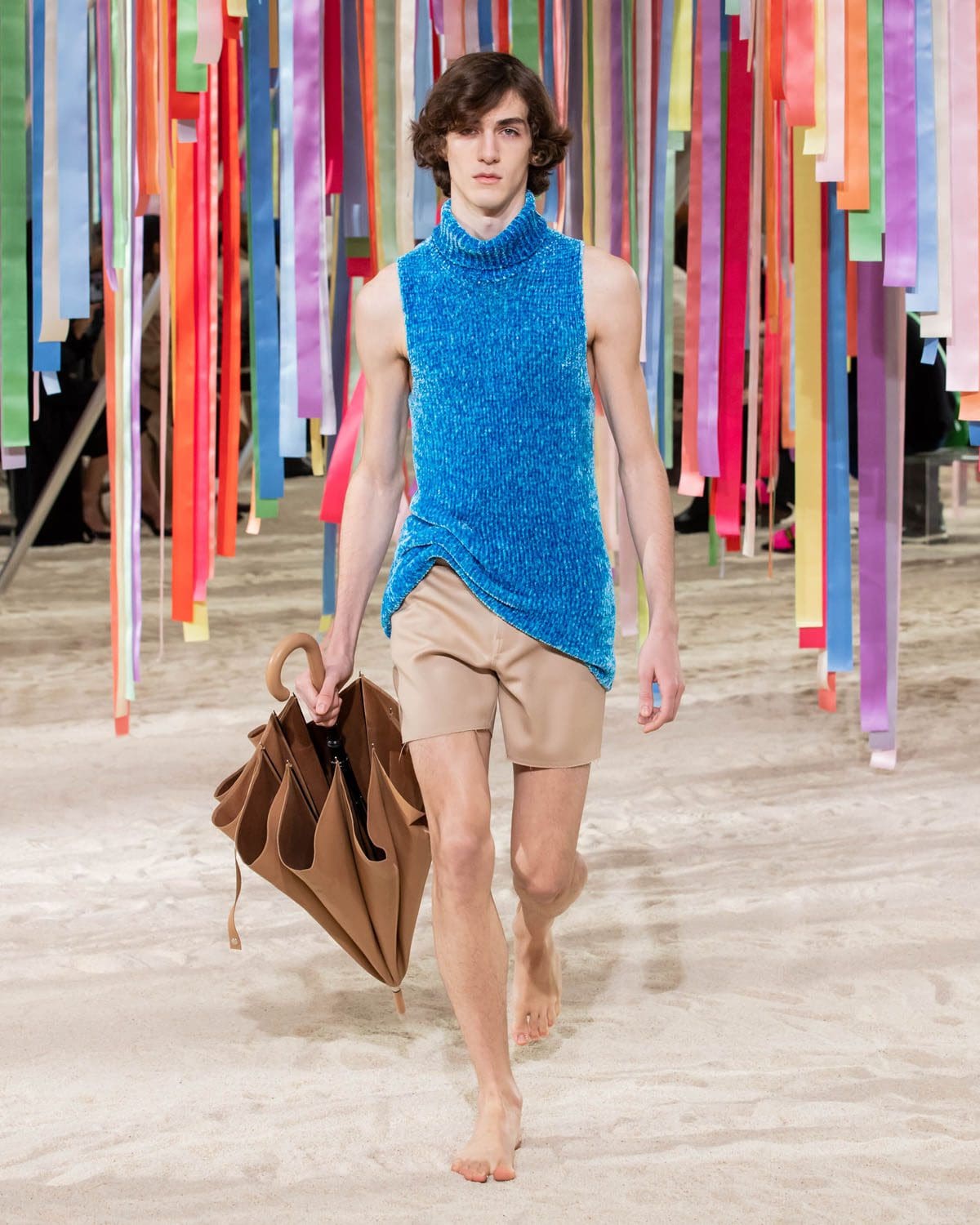 Loewe outono inverno 2022-2023 by RUNWAY MAGAZINE