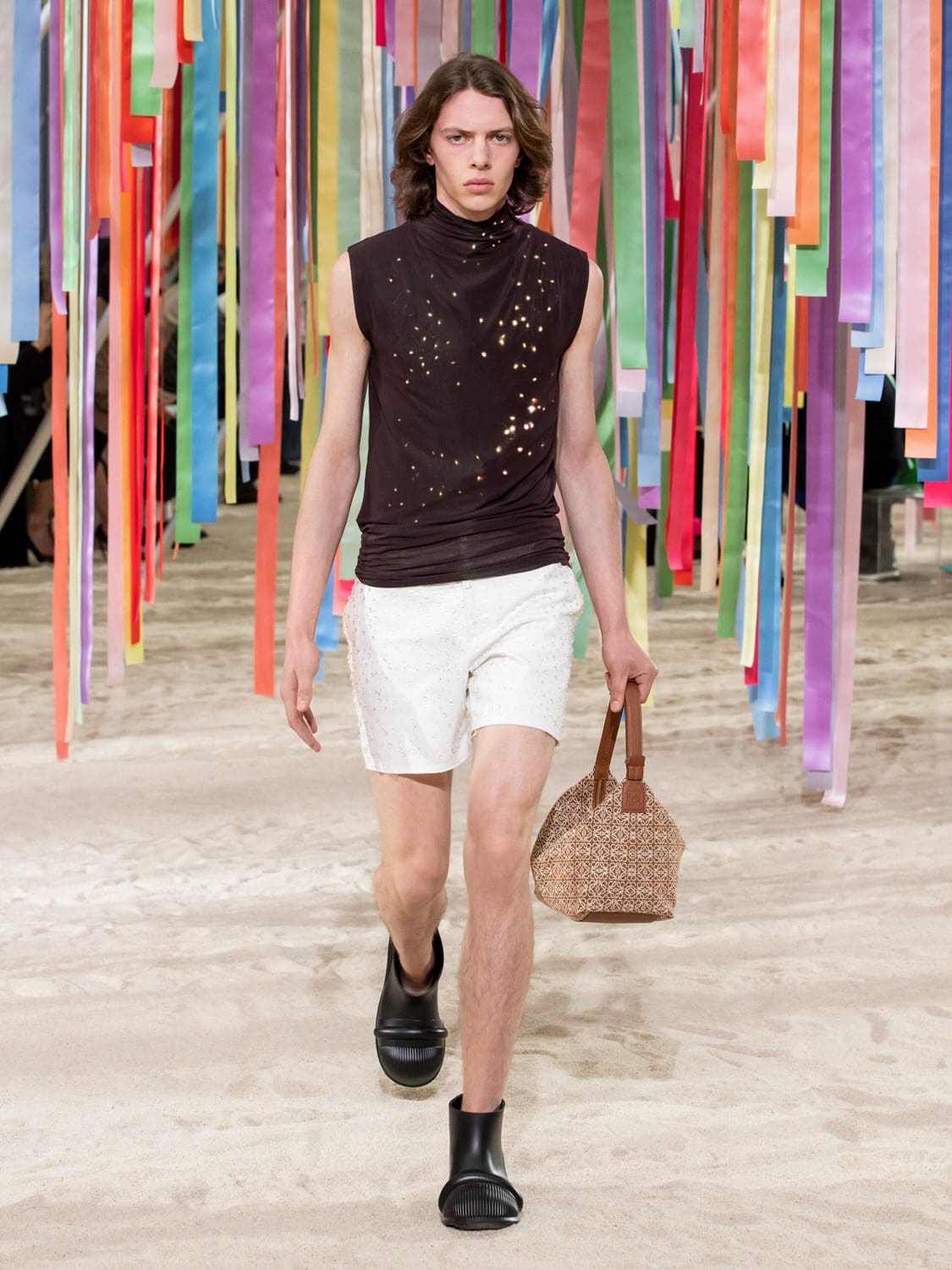 Loewe outono inverno 2022-2023 by RUNWAY MAGAZINE