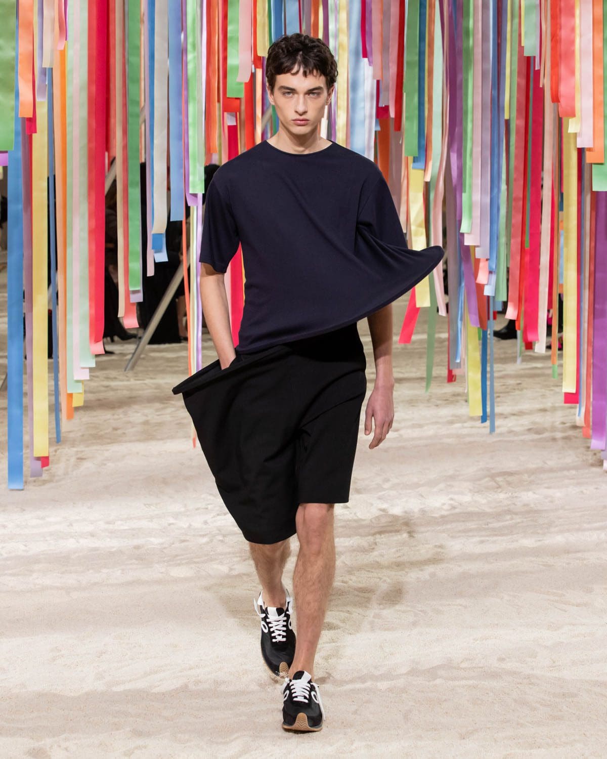 Loewe outono inverno 2022-2023 by RUNWAY MAGAZINE